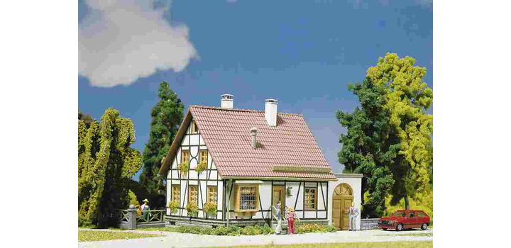 130215 Faller Vakwerkhuis met garage