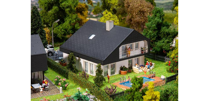 130642 Faller Woonhuis met platen dak