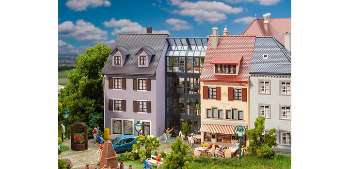 130707 Faller Rij kleine Stadshuizen