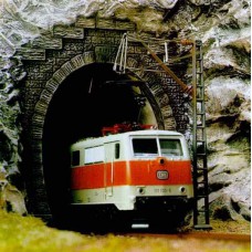 7026 Busch Tunnelportaal E-loc 2 ST. H0