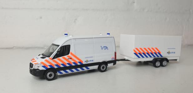 937009 Herpa Mercedes Benz Sprinter Politie + aanhanger VOA (NL)