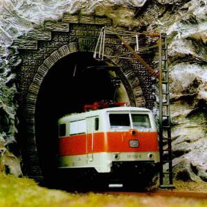 7026 Busch Tunnelportaal E-loc 2 ST. H0