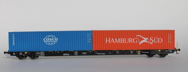 96010056 Igra Model Sggnss 80 Rhein Cargo XL beladen met 1 COSCO en 1 Hamburg Süd container