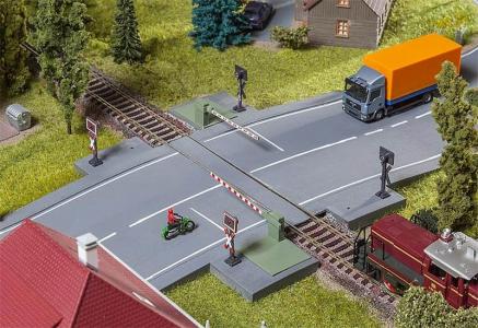 120244 Faller OVERWEG MET AANDRIJFONDERDELEN